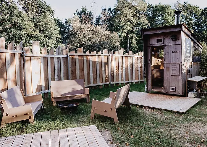 Destinature Dorf Suedeifel מלון Ernzen