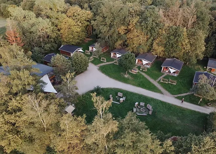 Destinature Dorf Suedeifel מלון